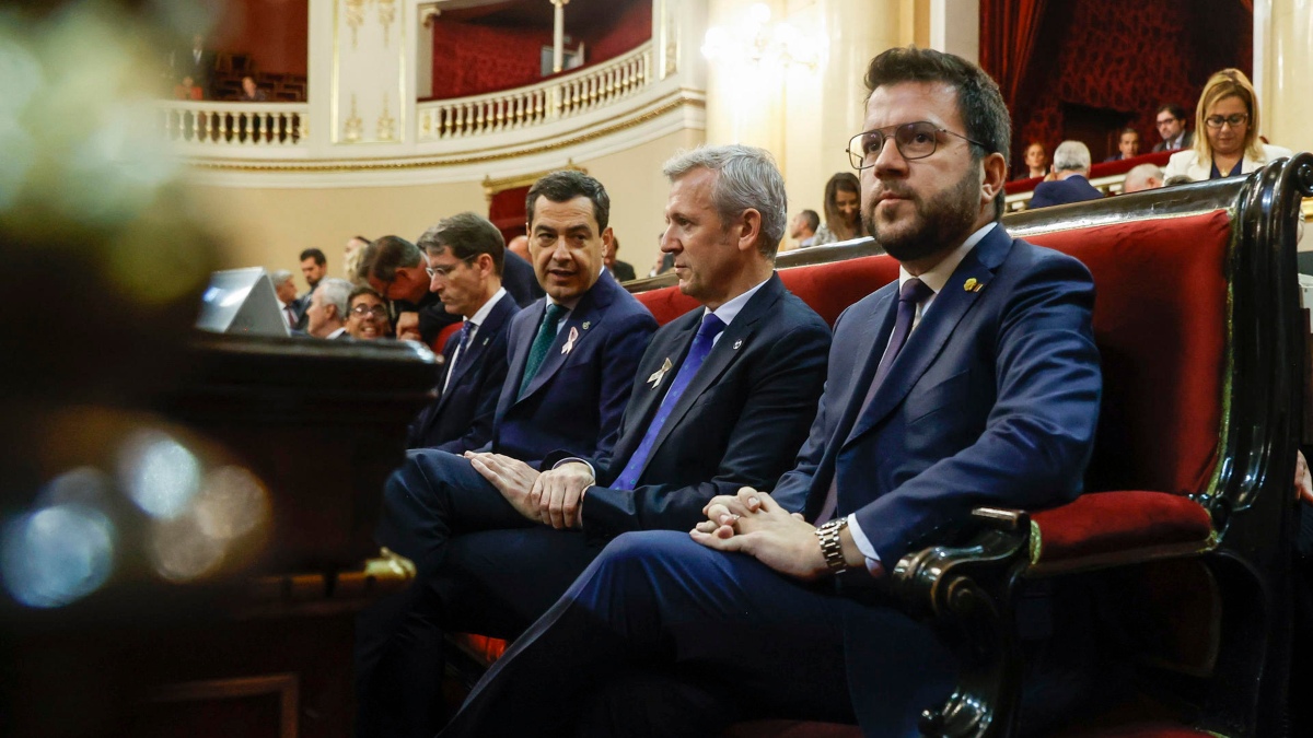 Los presidentes de La Rioja, Gonzalo Capellán (i); Andalucía, Juanma Moreno (2i); de Galicia, Alfonso Rueda (2d) y de la Generalitat, Pere Aragonés (d)