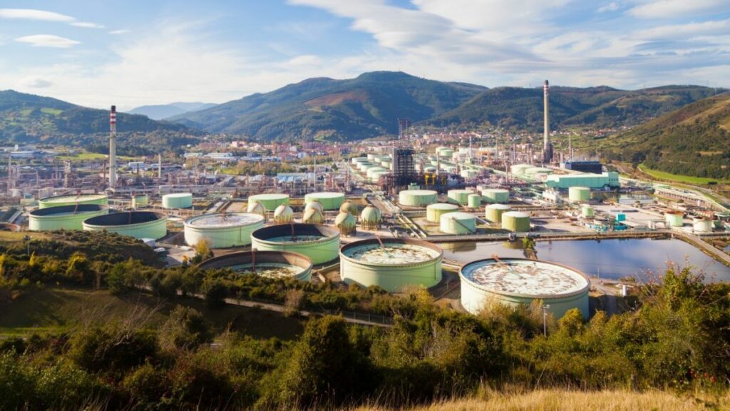 La gran refinería de Bilbao, por dentro