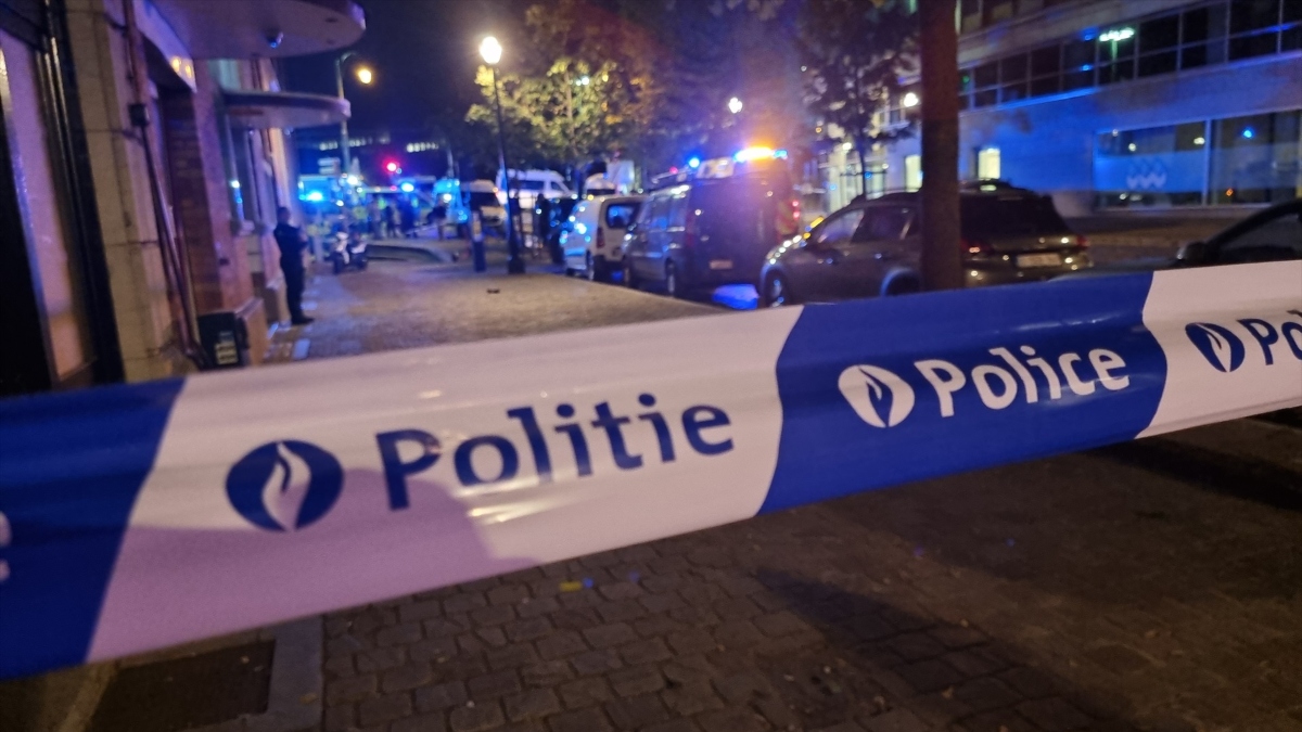 Policía en el lugar del atentado terrorista en Bruselas que ha dejado dos muertos