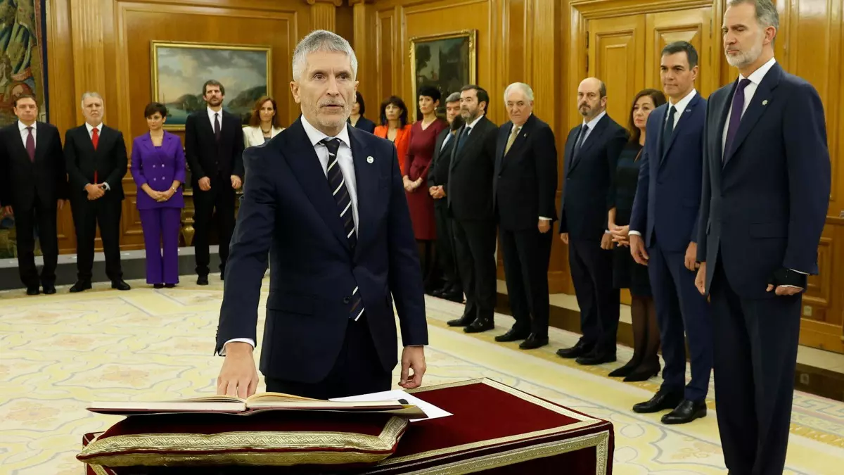 El ministro de Interior, Fernando Grande-Marlaska, promete su cargo ante el rey Felipe