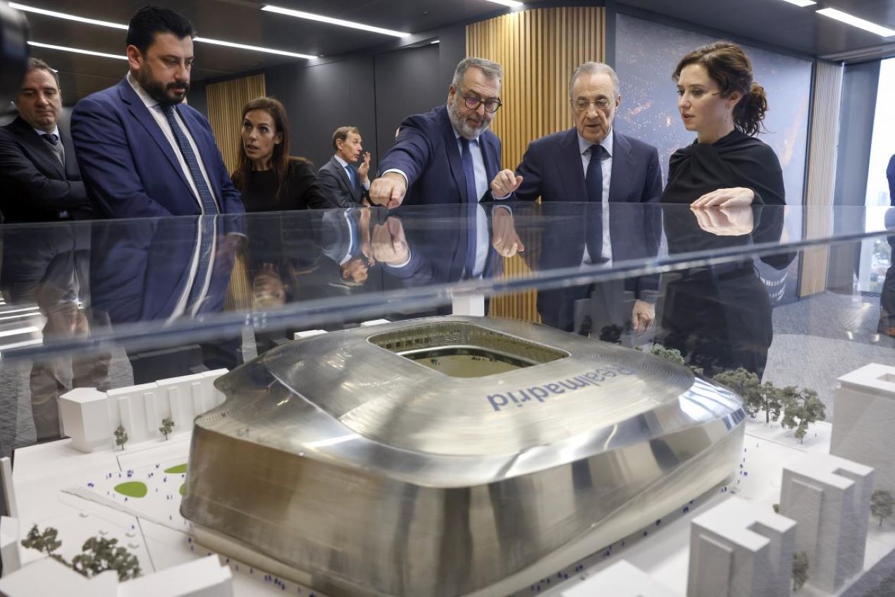 Ayuso y Florentino, en la presentación de la nueva estación de Metro junto al Santiago Bernabéu.