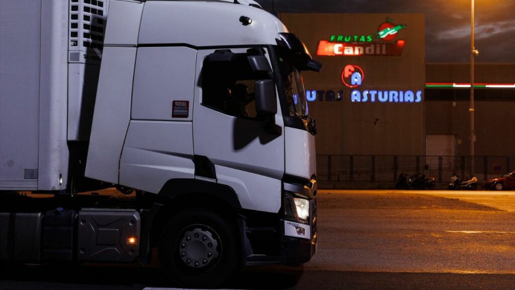 La Unión Europea pone en jaque a los transportistas: quiere reducir el uso de los camiones