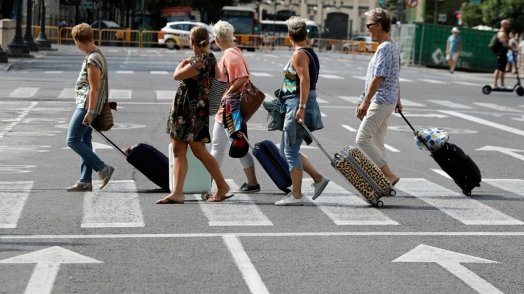 El INE refleja que los turistas se gastan más en Madrid que en Cataluña: 483 euros de diferencia por persona