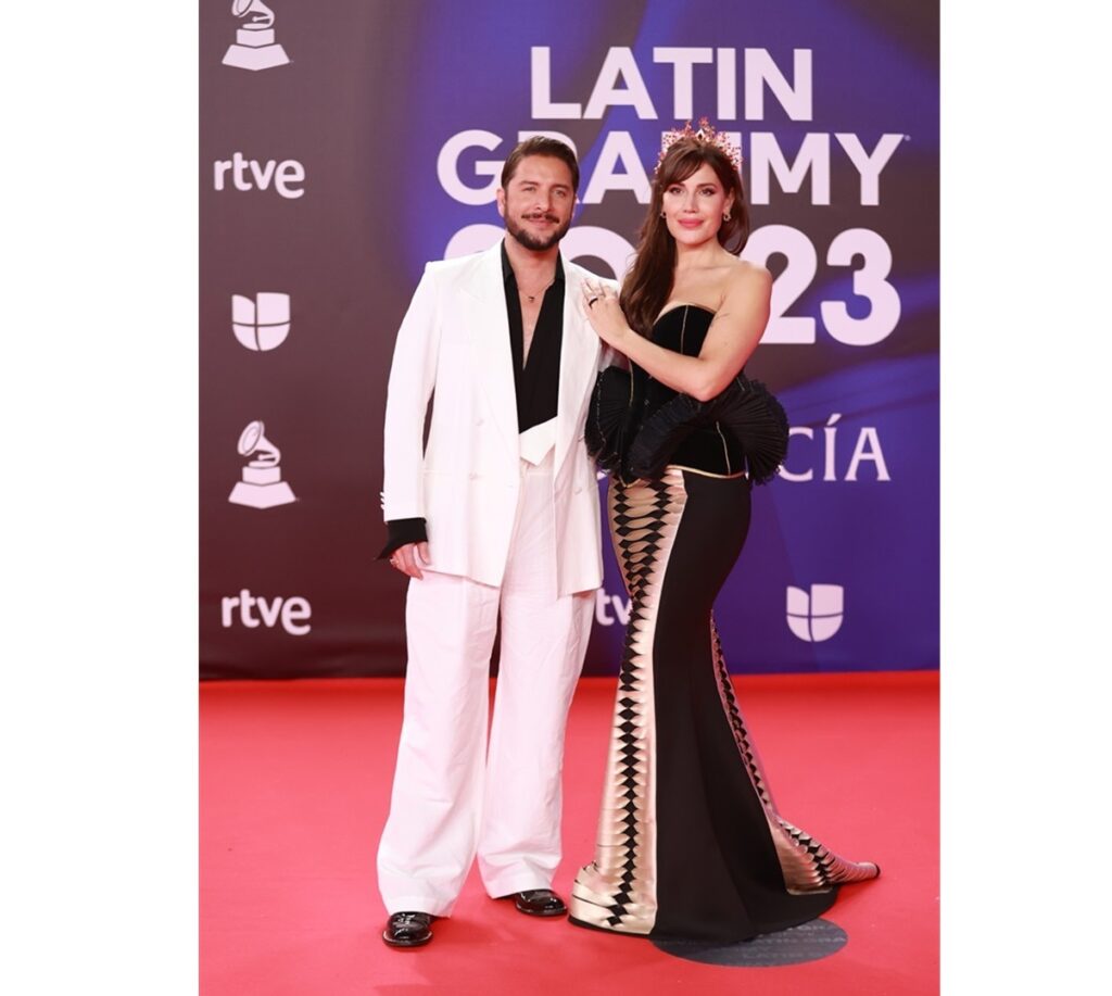 El cantante Manuel Carrasco y su novia Almudena Navalón