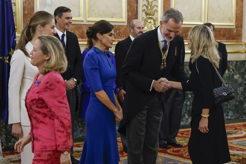El rey Felipe VI, con Yolanda Díaz, la reina Letizia y la princesa Leonor