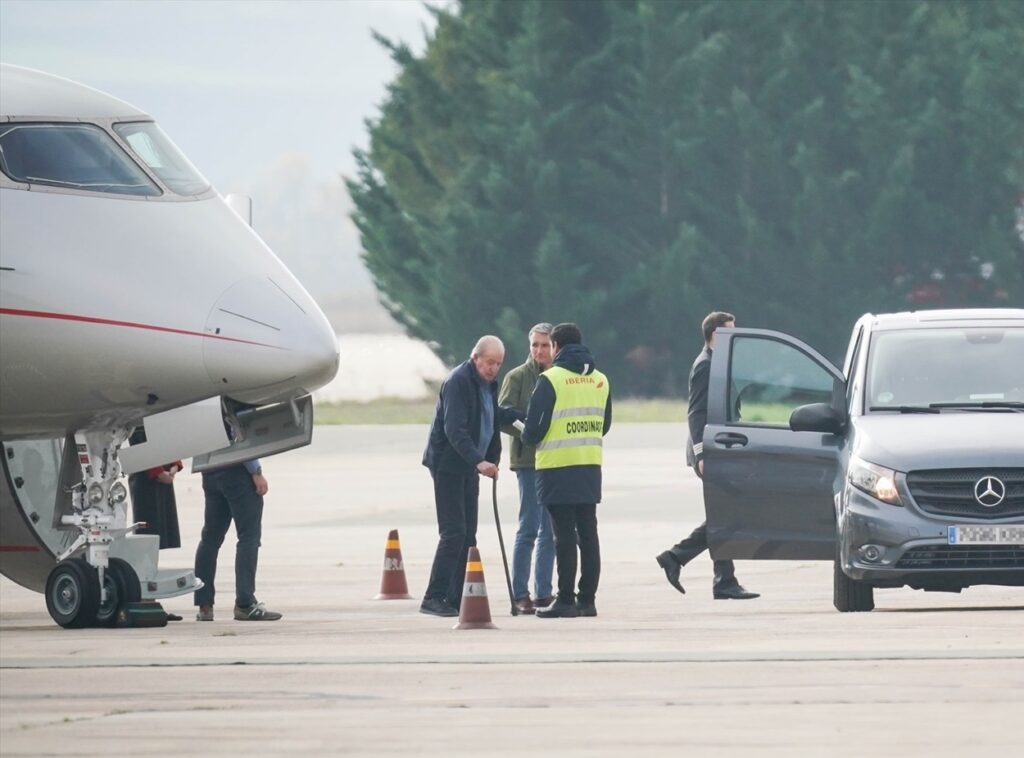 El rey Juan Carlos hace una parada en Vitoria tras estar en Sanxenxo