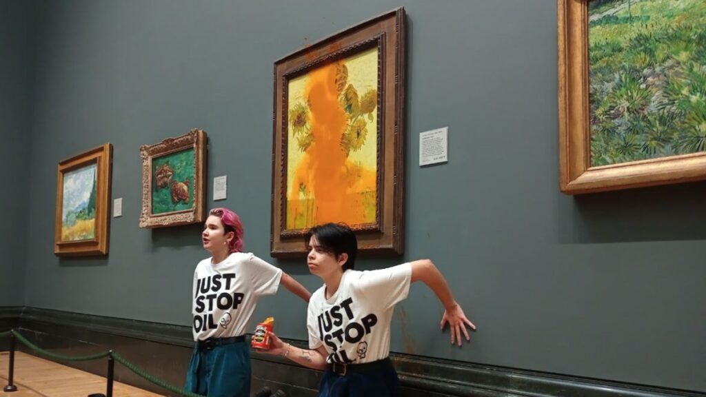 Activistas de Just Stop Oil lanzan sopa de tomate a 'Los Girasoles' de Van Gogh
