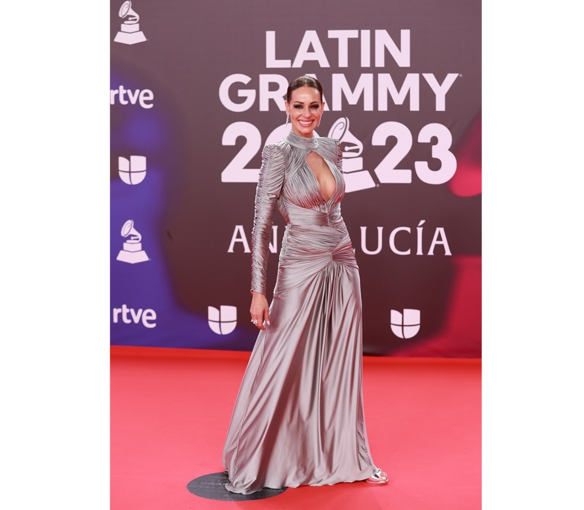 Eva González con un vestido de la firma de Vicky Martín Berrocal