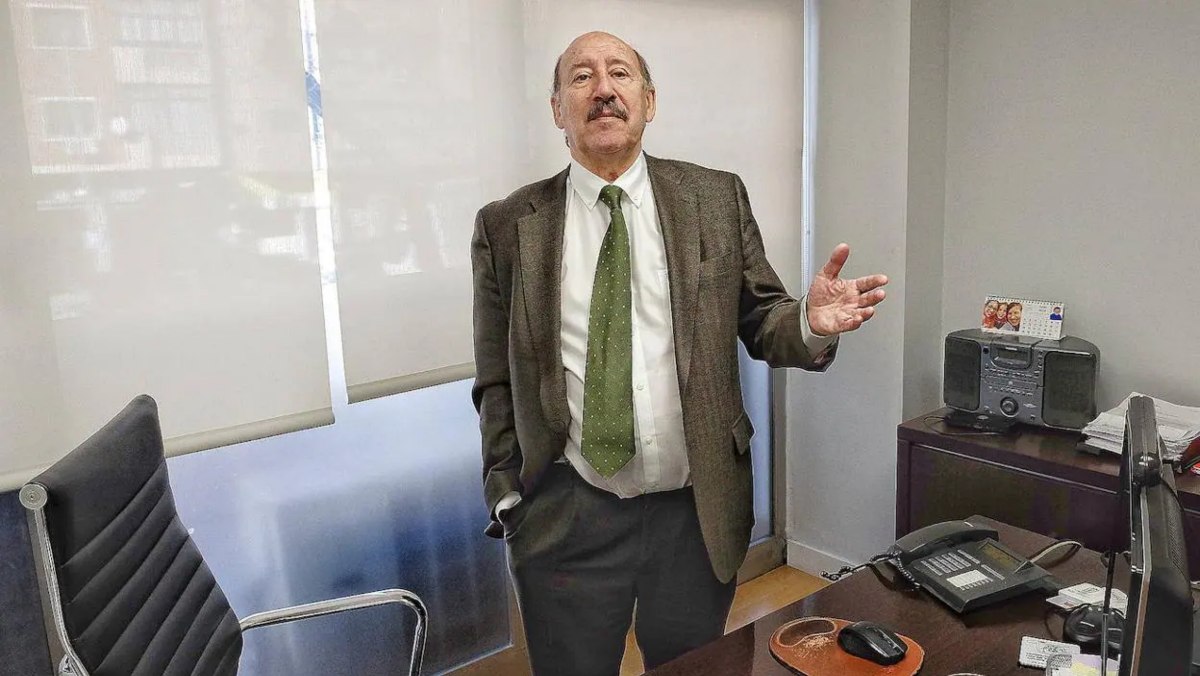 El exministro Cosculluela comunica al "mudo y servicial" Comité Federal su baja del PSOE