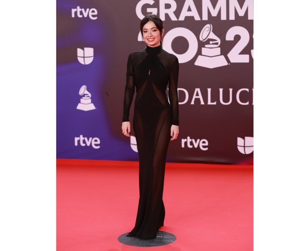 La actriz Anna Castillo con vestido de Isabel Marant en los Latin Grammy 2023