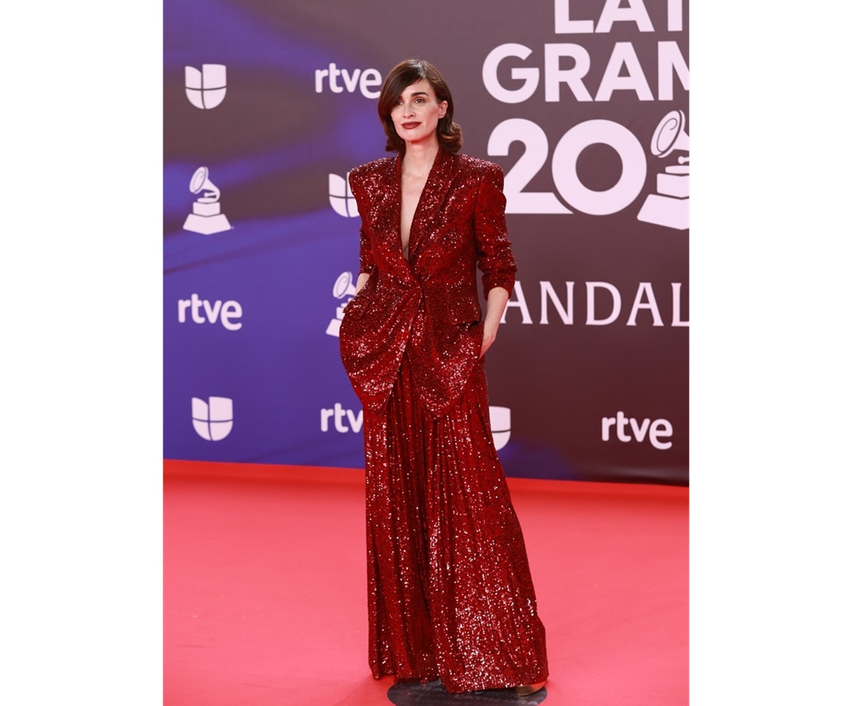 La actriz Paz Vega con vestido de Pedro del Hierro en los Latin Grammy 2023