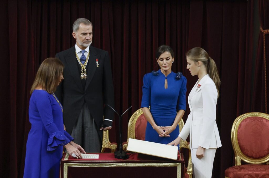 La reina Letizia coincidió con el color del vestido de Francina Armengol