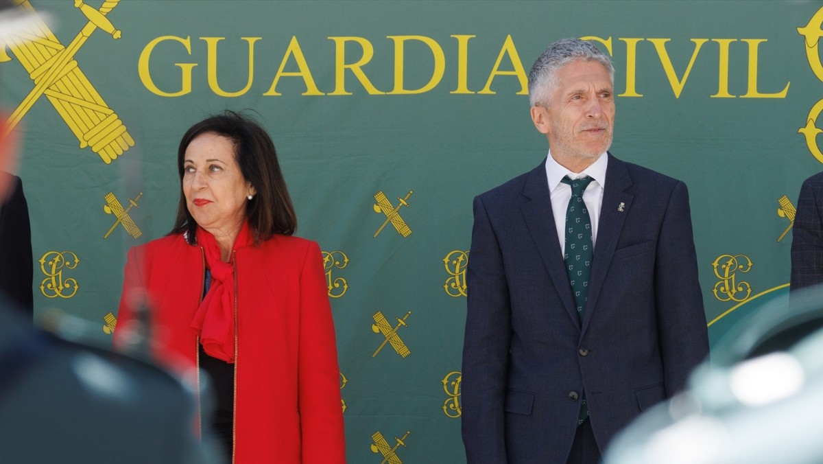 La ministra de Defensa, Margarita Robles, y el ministro del Interior, Fernando Grande-Marlaska