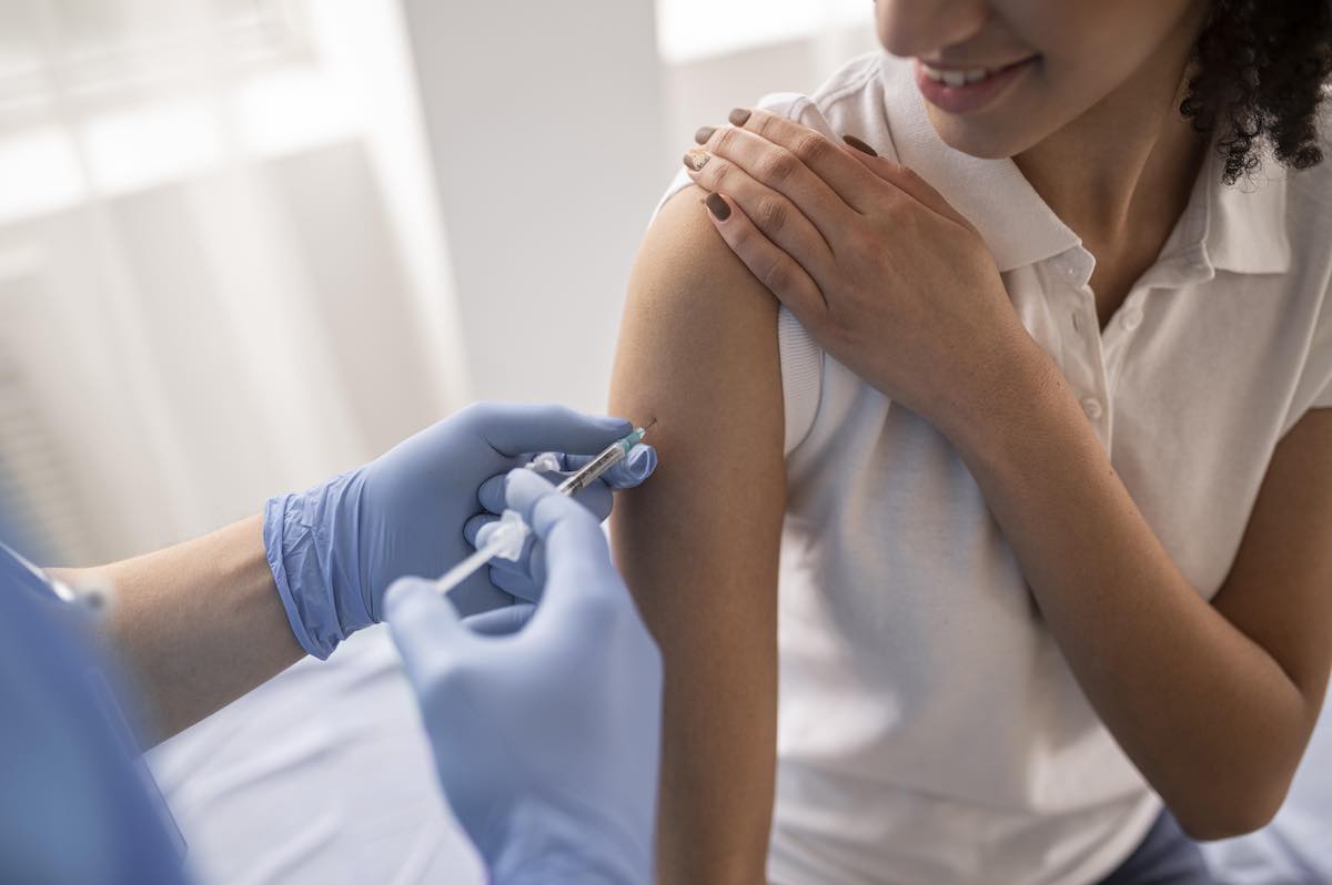 La vacuna del virus del papiloma humano previene el cáncer de cuello uterino, de pene y otras enfermedades