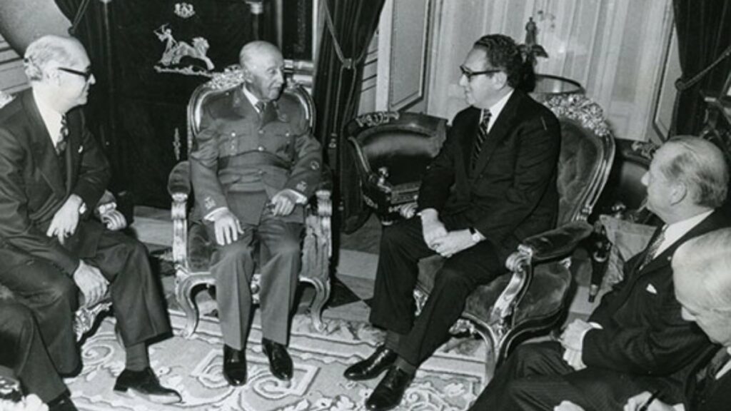 Henry Kissinger en una audiencia con Francisco Franco
