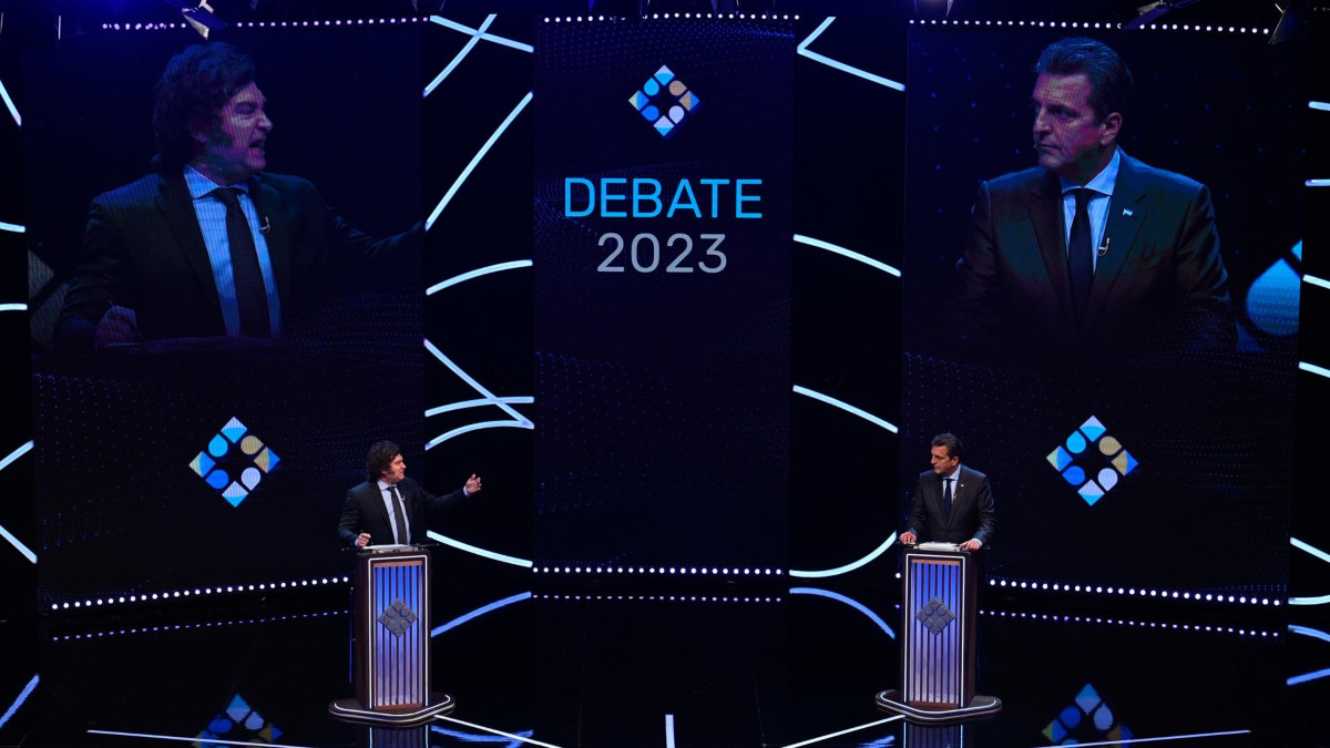 Javier Milei y Sergio Massa participan en un debate presidencial