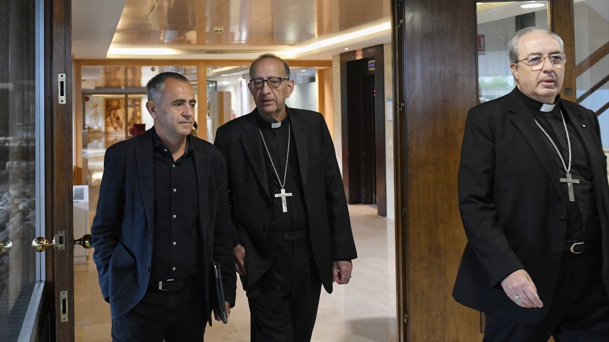 Los obispos españoles llegan al Vaticano para hablar de los seminarios en plena polémica por los abusos