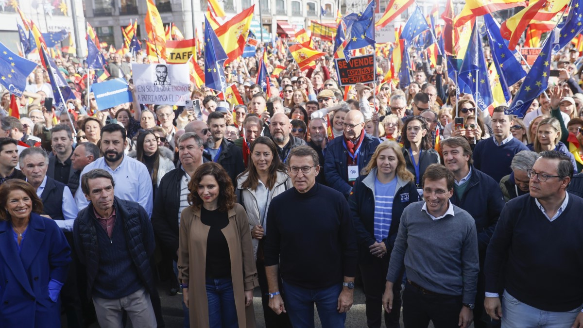 El PP presume de "músculo social" y de sacar a casi 2 millones de españoles a la calle