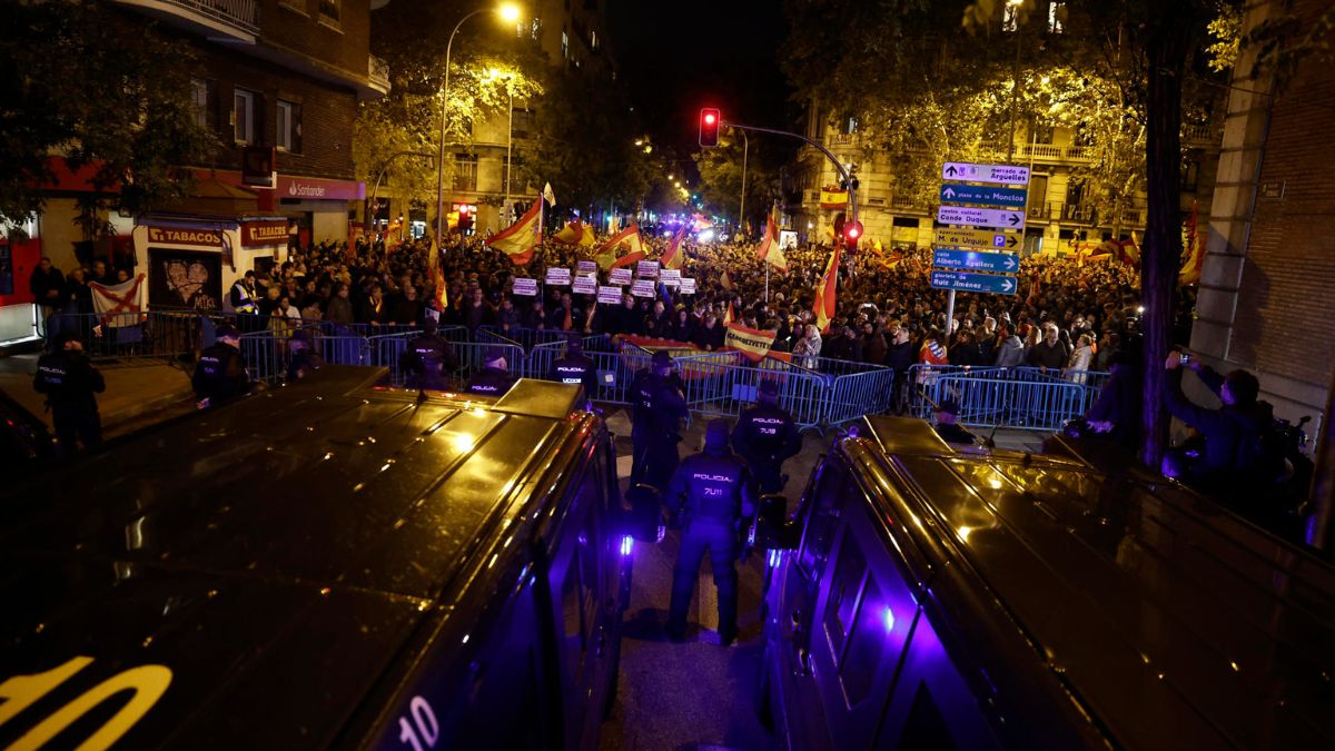 Manifestación en Ferraz contra la amnistía el 9 de octubre.
