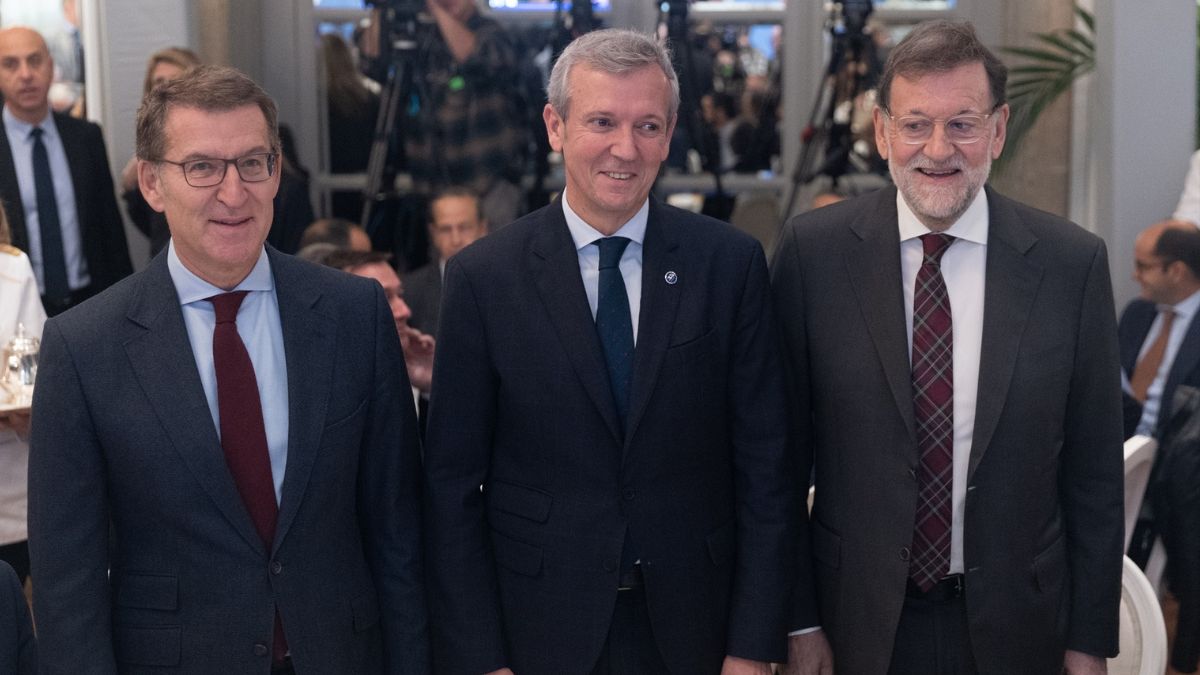 Mariano Rajoy junto a Alfonso Rueda y Alberto Núñez Feijóo en los desayunos informativos de Nueva Economía