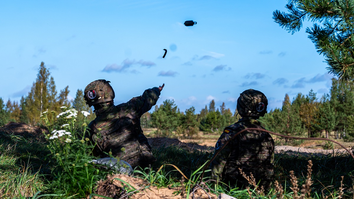 Miembros del Ejército de Tierra, en unas maniobras en Letonia