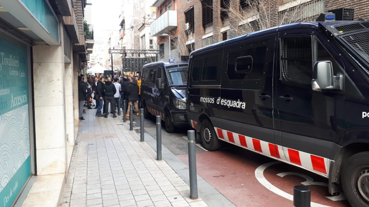 Una amenaza de bomba obliga a desalojar la sede de Vox en Barcelona