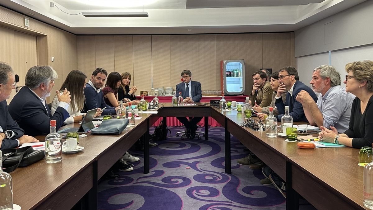 Carles Puigdemont en la reunión con la dirección permanente de Junts