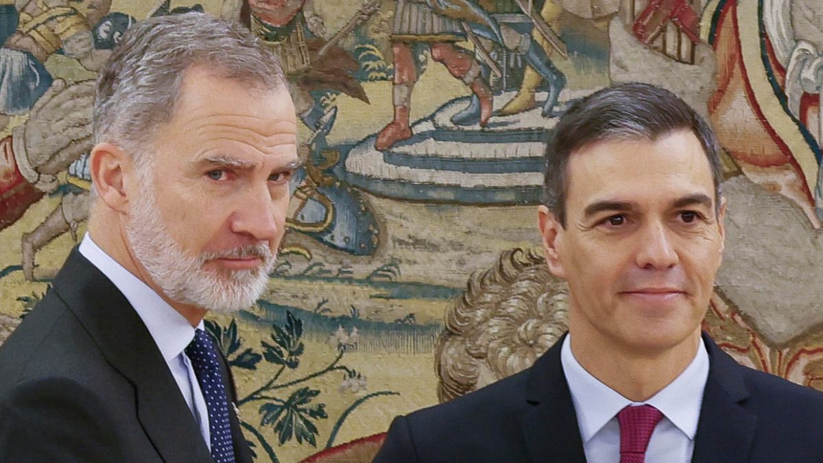 Felipe VI y Sánchez durante la toma de posesión de este como presidente del Gobierno