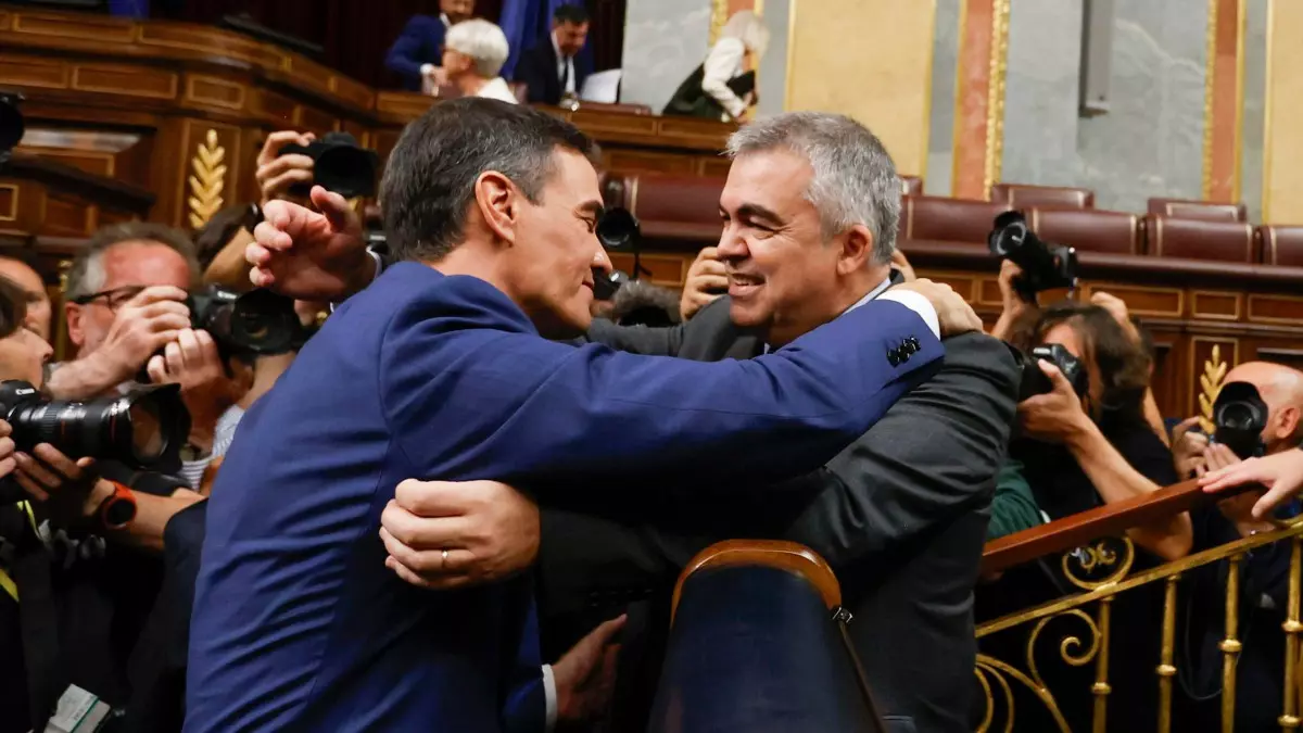 Pedro Sánchez y Sasntos Cerdán tras lograr ser investido presidente del Gobierno