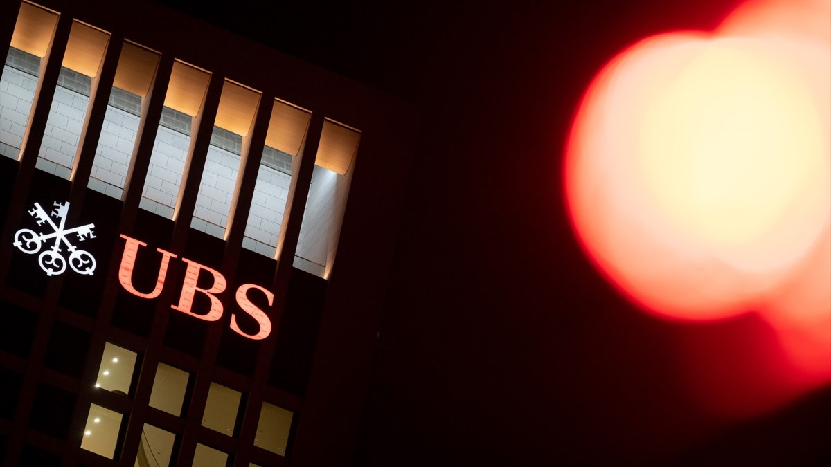 UBS pierde 734 millones de euros en el tercer trimestre tras integrarse con Credit Suisse