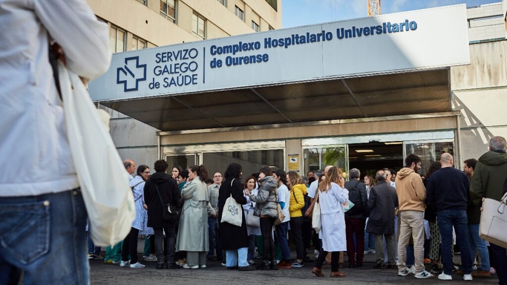 Investigan si la mujer fallecida en un hospital de Ourense sufrió un episodio de ‘desnudo paradójico’
