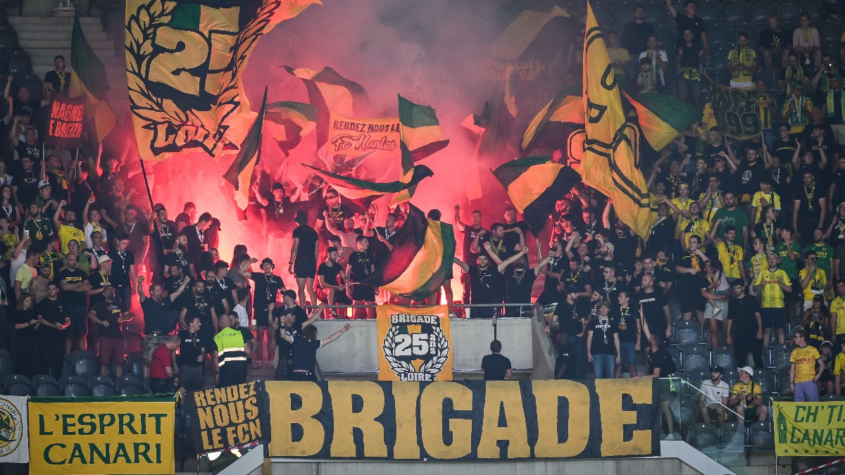 Imagen de los ultras del Nantes en un partido frente al Lille