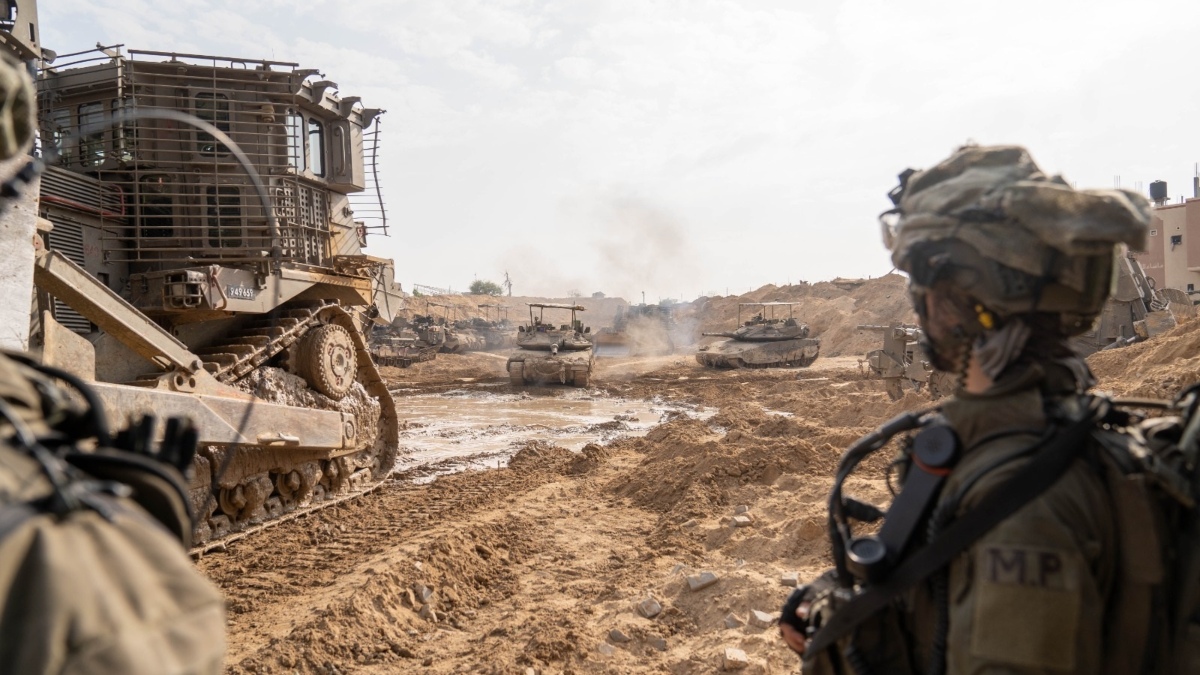 Vehículos blindados y militares de las Fuerzas Armadas de Israel y en la Franja de Gaza