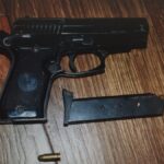 La pistola con la que el ladrón encañonó a los trabajadores de un Telepizza de Madrid
