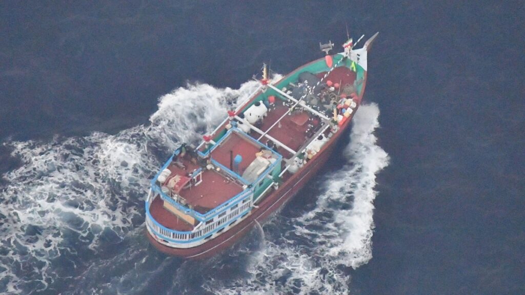 El barco supuestamente secuestrado por piratas en Somalia, en la operación con participación española