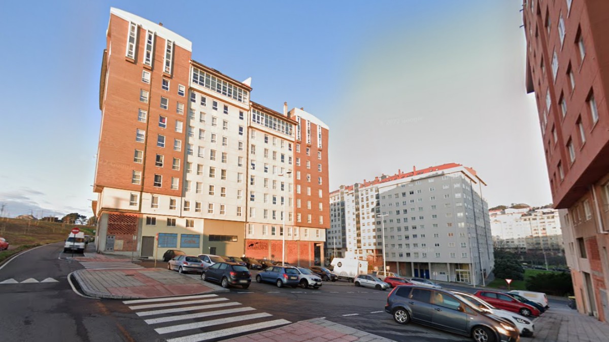 Muere un menor de 14 años que se precipitó desde un noveno piso en La Coruña