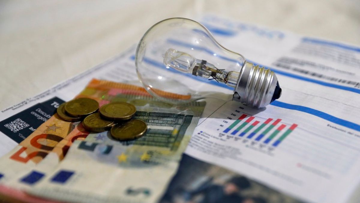 La OCU elige las mejores tarifas eléctricas para gastar menos en las facturas de la luz