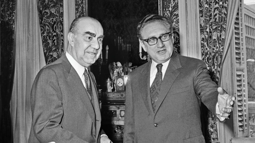 Carrero Blanco, como presidente del Gobierno, recibe a Kissinger en 1973