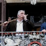 Joseba Asirón celebra en el balcón del Ayuntamiento convertirse en el nuevo alcalde de Pamplona
