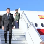 Pedro Sánchez saliendo del Falcon