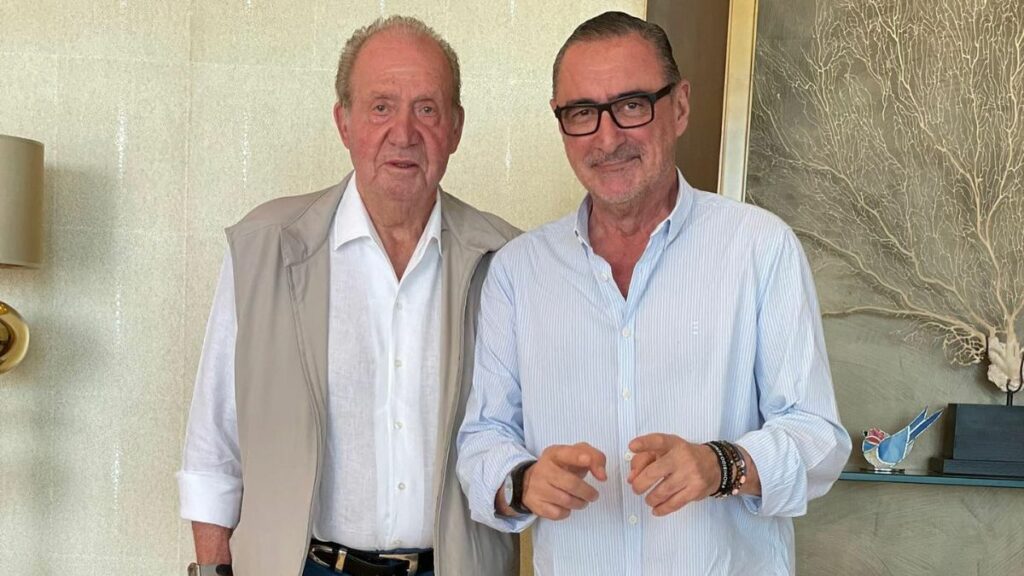 El rey Juan Carlos “paraliza” la publicación de la biografía escrita por Carlos Herrera