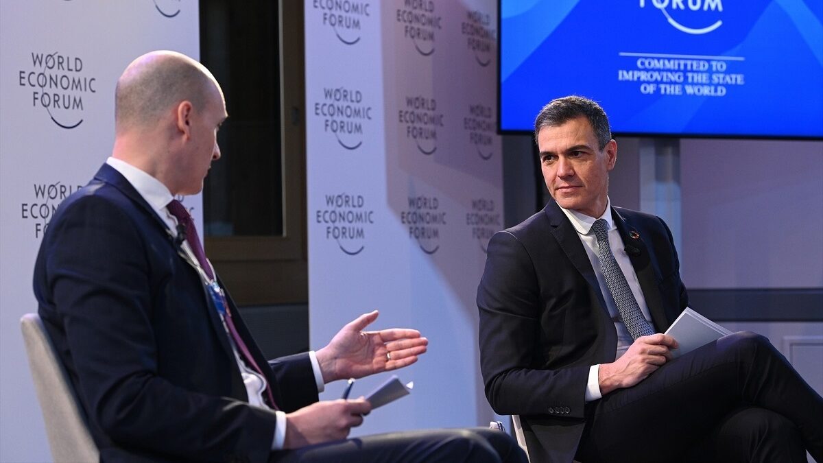 Moncloa se marca como objetivo recomponer las relaciones con los inversores judíos en Davos