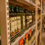 Varios botellas de aceite de oliva en un supermercado de Madrid