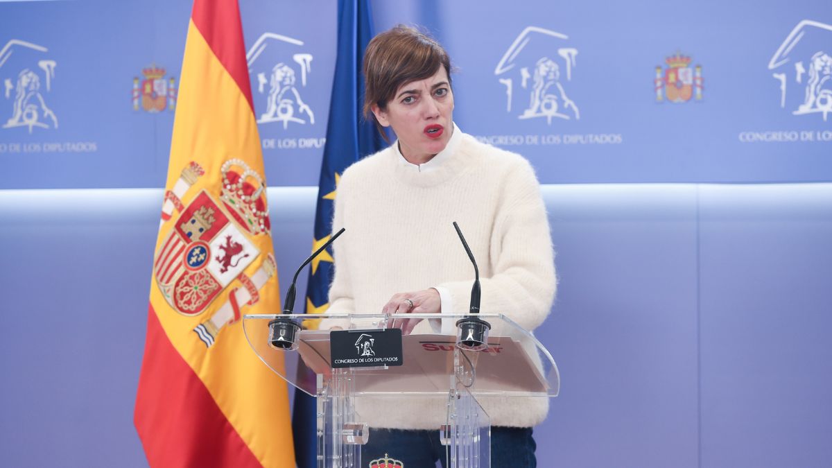 La portavoz de Sumar en el Congreso, Marta Lois, interviene durante una rueda de prensa posterior a la Junta de Portavoces, a 9 de enero de 2024, en Madrid (España).
