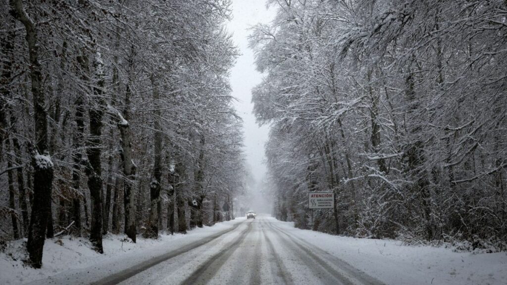 DGT: estas son las recomendaciones para conducir en carreteras nevadas