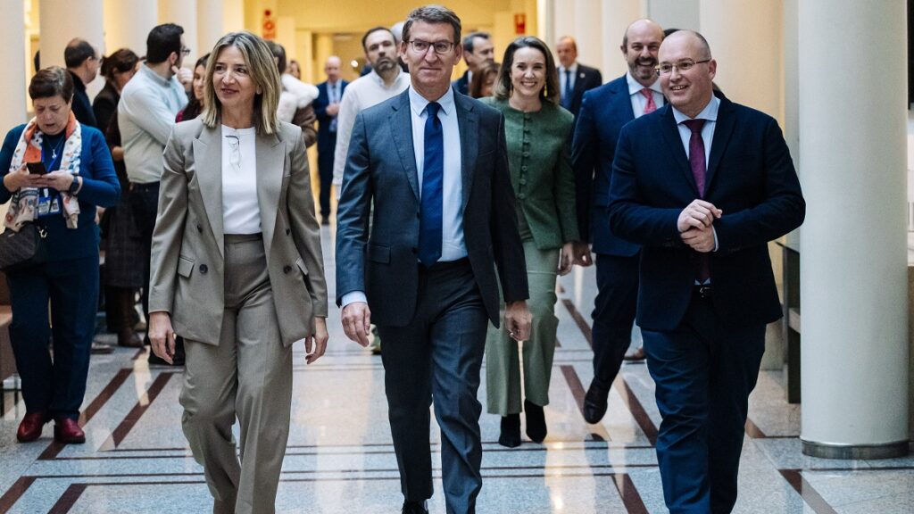 El presidente del Partido Popular, Alberto Núñez Feijóo, junto al portavoz del PP en el Congreso, Miguel Tellado y la portavoz del PP en el Senado, Alicia García