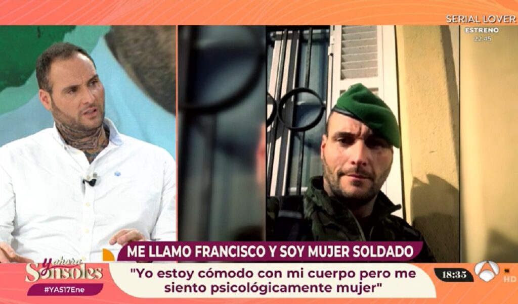 Francisco es un soldado que es mujer