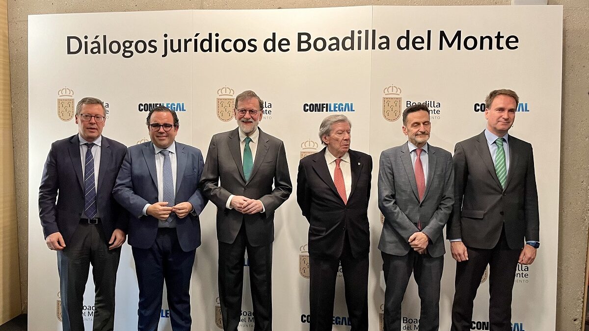 Mariano Rajoy, José Luis Corcuera y Edmundo Bal en las jornadas jurídicas del Ayuntamiento de Boadilla del Monte