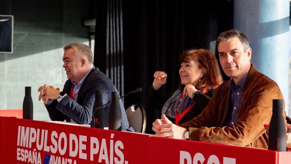 Pedro Sánchez anuncia un plan educativo para diluir el peso de la amnistía en la convención del PSOE