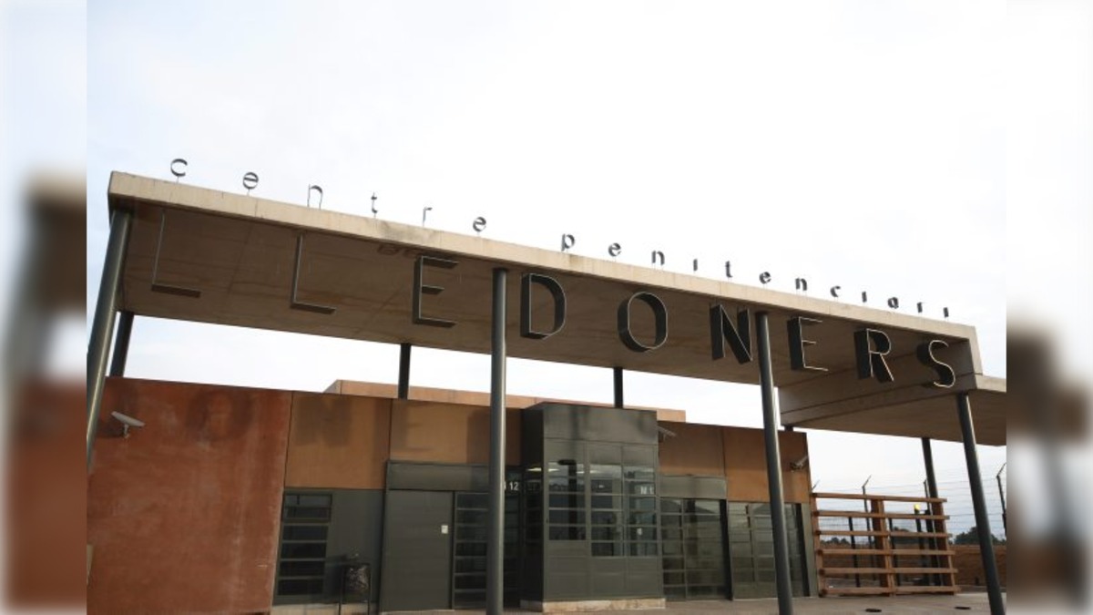 De hotel de los políticos presos a ser una cárcel peligrosa: móviles, drones y violencia en la prisión de Lledoners